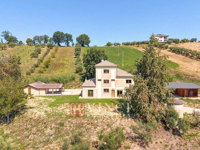 Casa con 6 locali in vendita in Montegiorgio