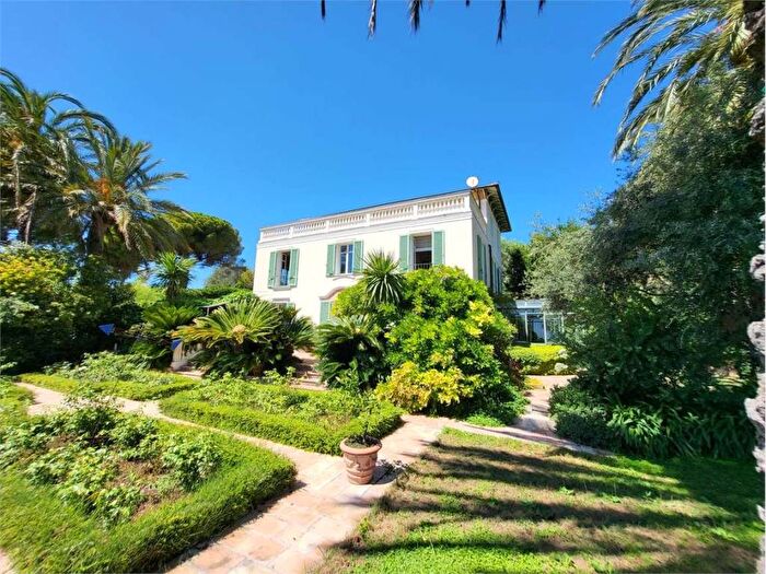 Casa con 6 locali in vendita in via villa vera, Zona Collinare, Bordighera