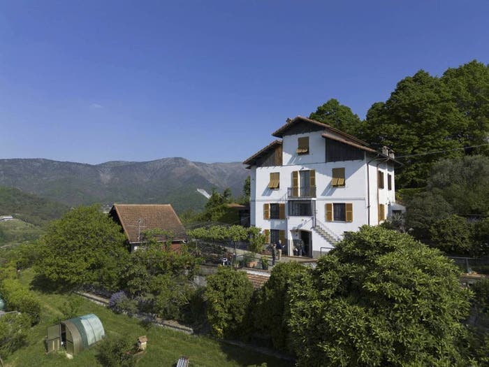 Casa con 6 locali in vendita in Via B Cambiaggio, Centro, Campomorone