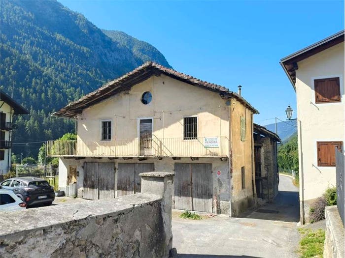 Casa con 6 locali in vendita in Chez Les Bovet, Centro, Valpelline