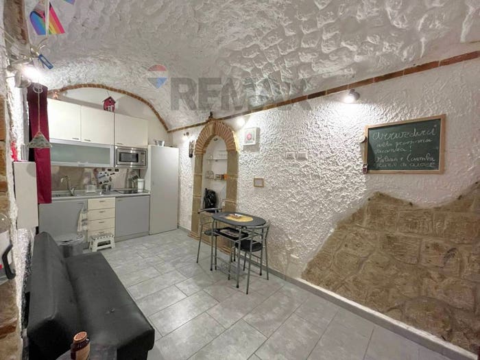 Appartamento bilocale in vendita in Via Trinità degli Spagnoli, Quartieri Spagnoli, Napoli