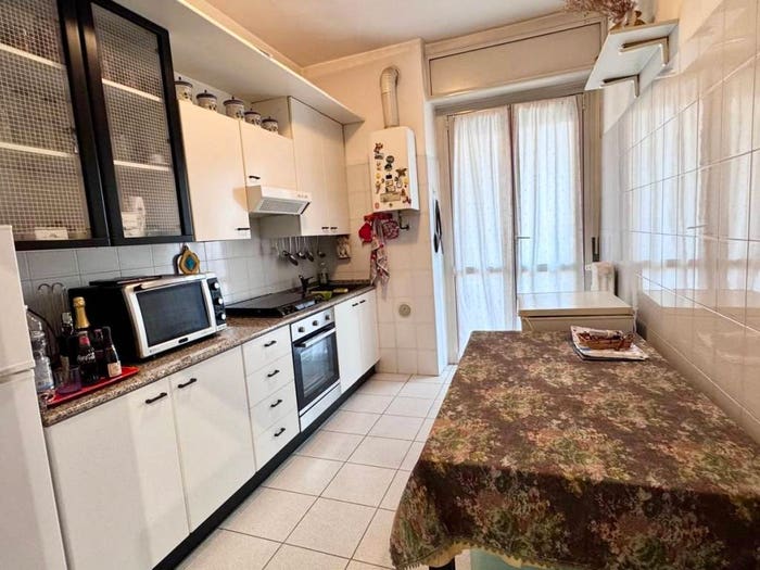 Appartamento trilocale in vendita in Via Maggio, Corsico