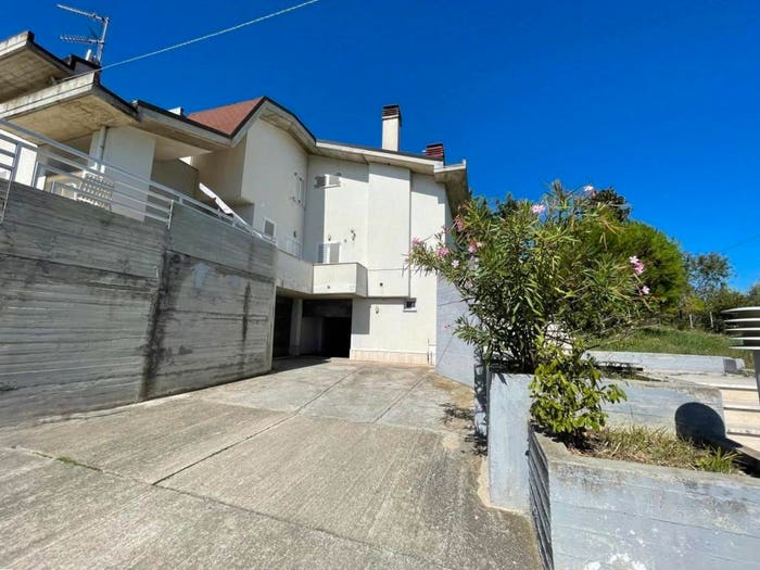 Casa con 6 locali in vendita in Via Civita, Villa Rosa, Martinsicuro