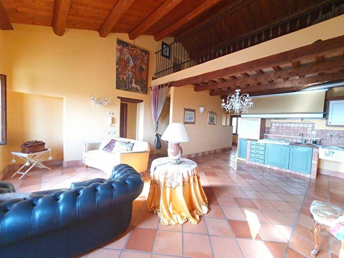 Casa con 6 locali in vendita in Via S Ugo, Centro, Montegranaro