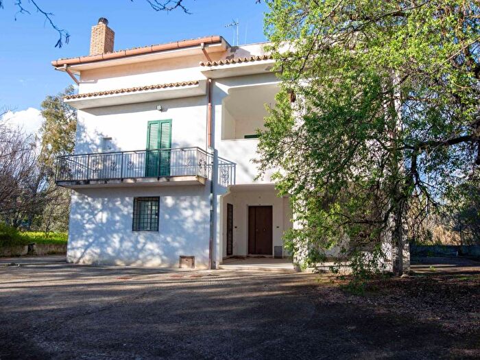 Casa con 6 locali in vendita in Viale Fiume Busento, Siano Cava, Catanzaro