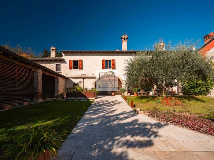 Casa con 6 locali in vendita in Via Carrara, Pesina, Caprino Veronese