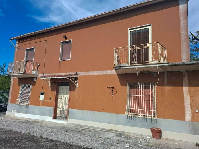 Casa quadrilocale in vendita in Contrada Santa Lucia, Apice