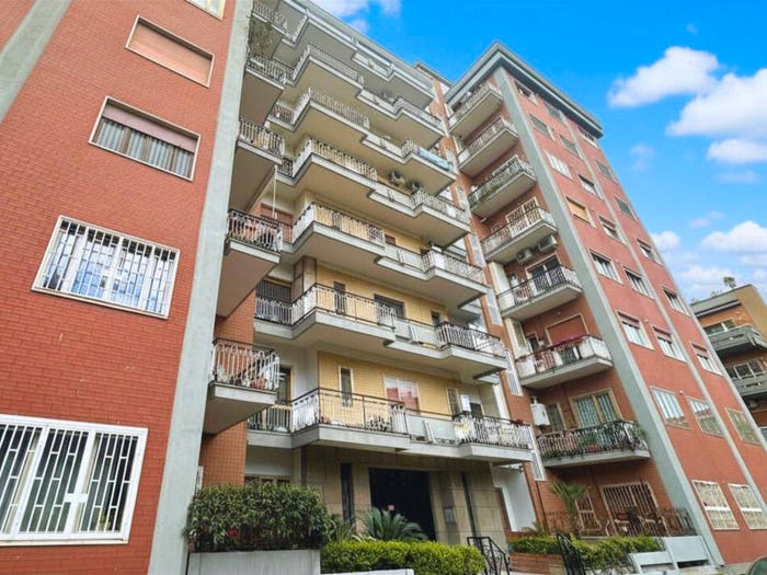 Appartamento con 6 locali in vendita in Via Pietro Castellino, Arenella, Napoli