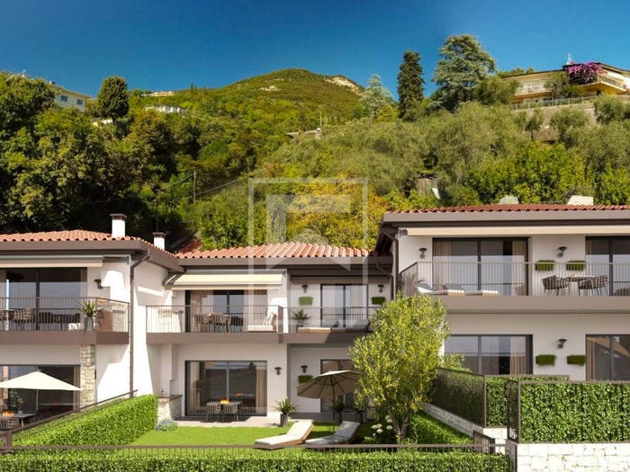 Appartamento trilocale in vendita in Via del Fontanone, Centro, Gardone Riviera