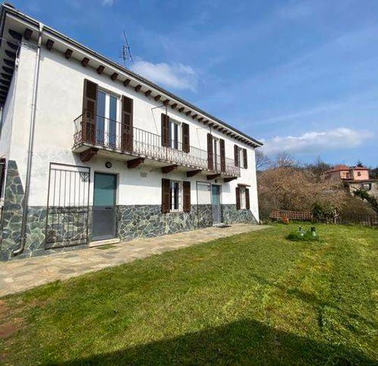 Casa con 6 locali in vendita in Località Piano, Piano, Dego