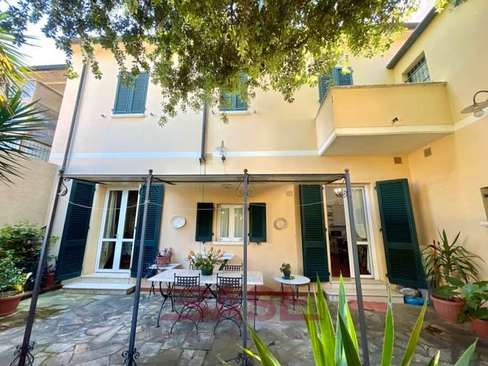 Casa con 6 locali in vendita in Via del Lido, Marina di Cecina, Cecina