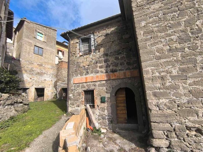 Casa trilocale in vendita in Montefiascone