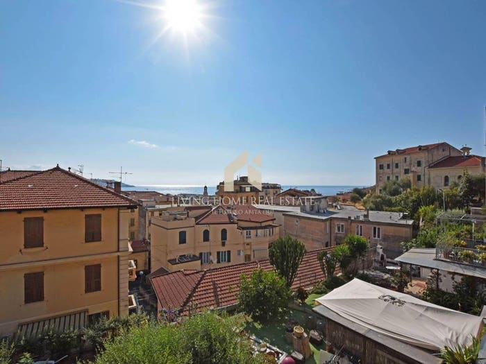 Appartamento trilocale in vendita in Corso degli Inglesi, Sanremo