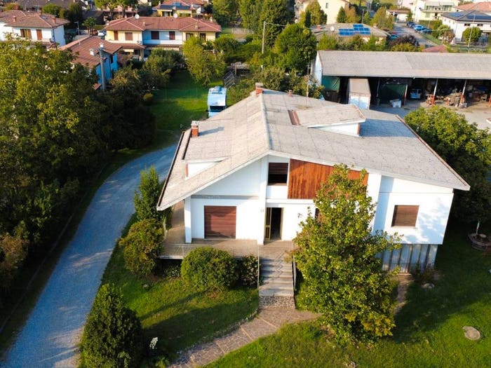 Casa con 6 locali in vendita in Via Enrico Fermi, Levate