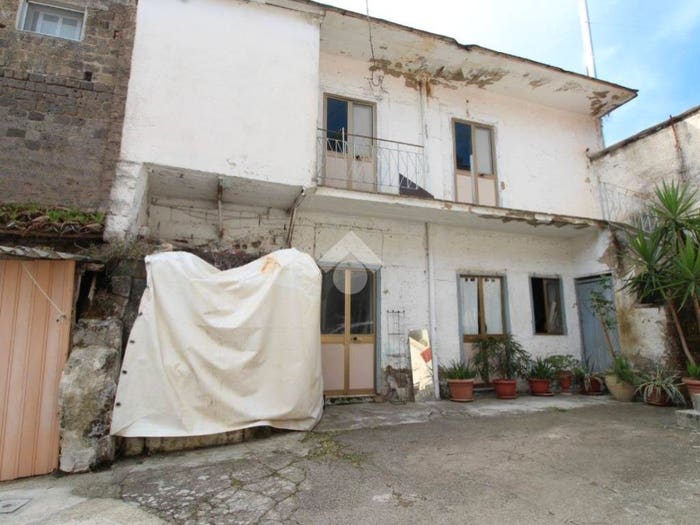 Casa trilocale in vendita in Via Architetti Francesco e Giuseppe de Lillo, Puccianiello, Caserta