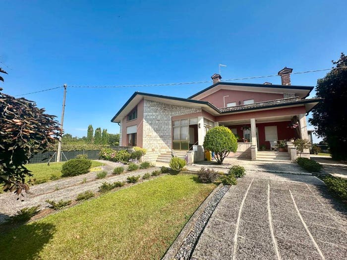 Casa quadrilocale in vendita in Via Cappuccini, Loria Bessica, Loria