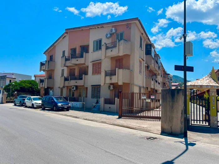 Appartamento quadrilocale in vendita in Via Gaspare Amodeo, Oliveri
