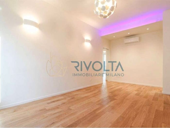 Appartamento trilocale in vendita in via Buschi, Città Studi, Milano