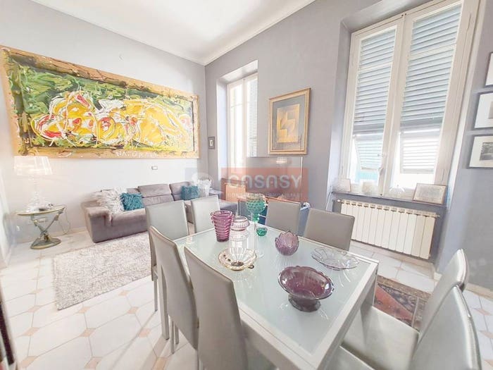 Appartamento quadrilocale in vendita in Viale Martiri della Libertà, Centro, Albenga