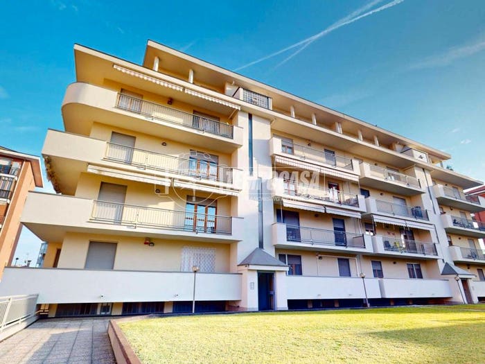 Appartamento quadrilocale in vendita in Via Giovanni Pascoli, Centro, Bra