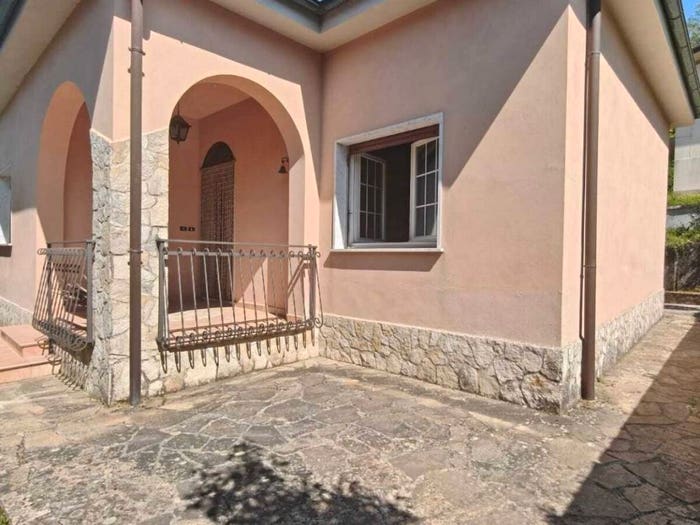Casa quadrilocale in vendita in Via Borgo Lucido, Gragnola, Fivizzano