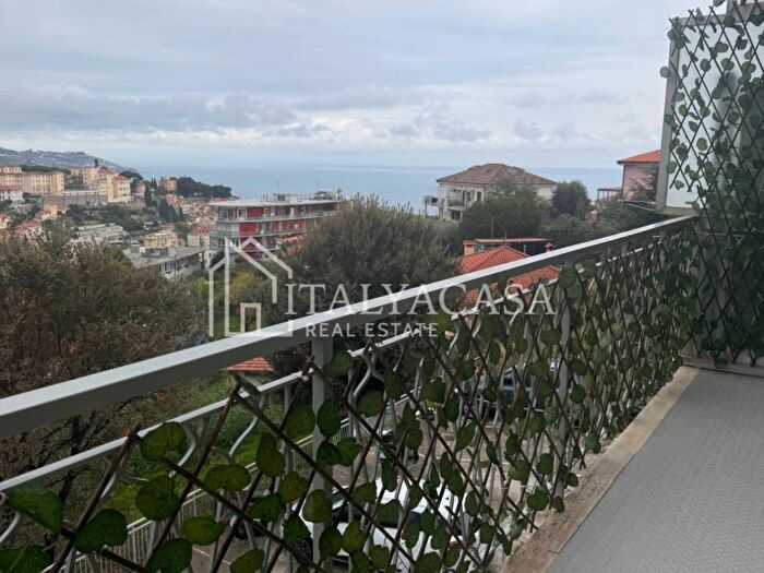 Appartamento trilocale in vendita in Via De Amicis, Corso degli Inglesi, Sanremo