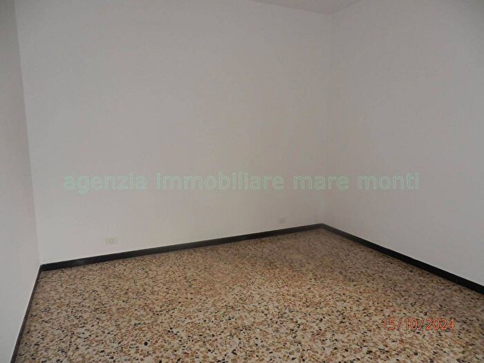 Appartamento con 5 locali in vendita in Via Giosuè Carducci, Centro, Loano