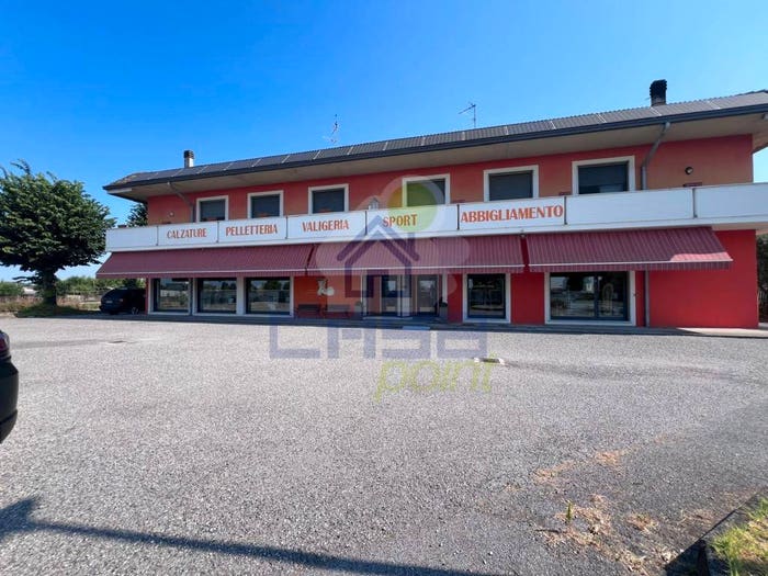 Casa con 6 locali in vendita in strada Provinciale, Milzano