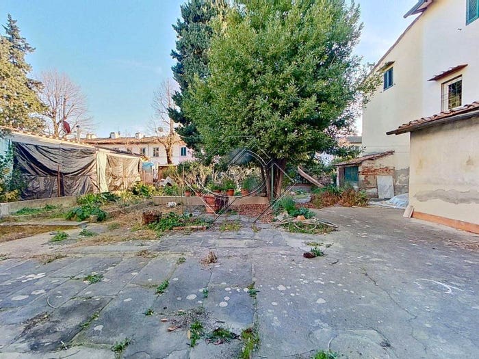 Casa con 6 locali in vendita in Piazza Giuseppe Garibaldi, Peretola, Firenze