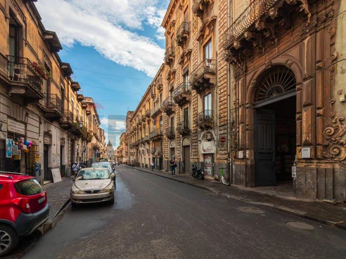 Appartamento quadrilocale in vendita in via Garibaldi, Centro Storico, Catania
