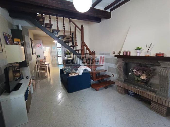 Appartamento trilocale in vendita in Via Borgo Vecchio, Sipicciano, Graffignano