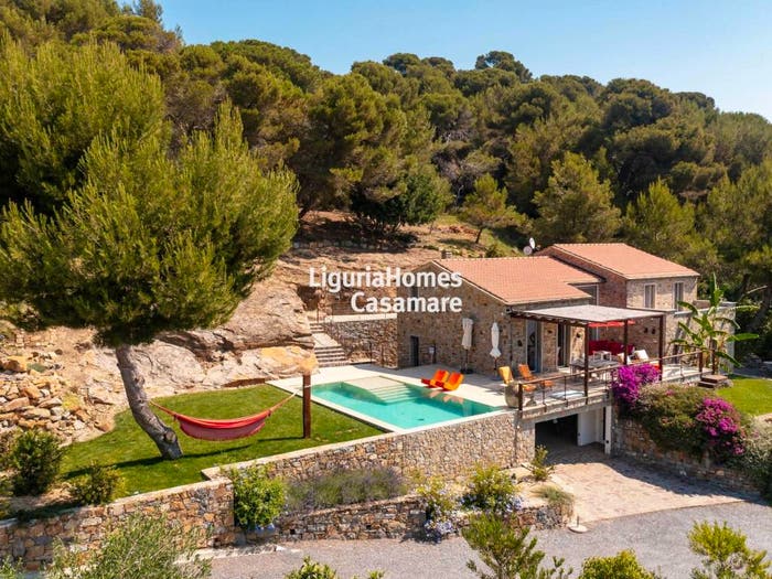 Casa con 6 locali in vendita in Strada Antica Torre, Centro, Cipressa