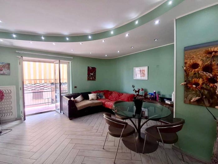 Appartamento quadrilocale in vendita in Via Giulio Palermo, Rione Alto, Napoli