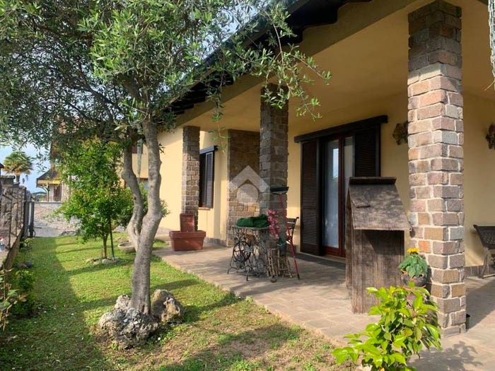 Casa quadrilocale in vendita in Via Santa Caterina, Centro, Lonate Pozzolo