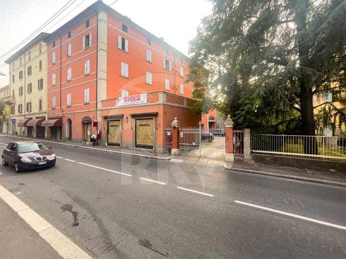 Appartamento quadrilocale in vendita in via Castiglione, Colli Castiglione, Bologna