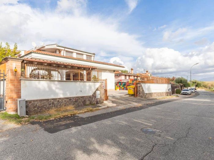 Casa quadrilocale in vendita in Via Spagna, Marco Simone, Guidonia Montecelio