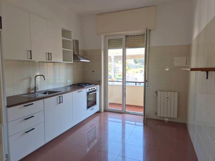 Appartamento trilocale in vendita in Via Giovanni Opisso, Pegli, Genova