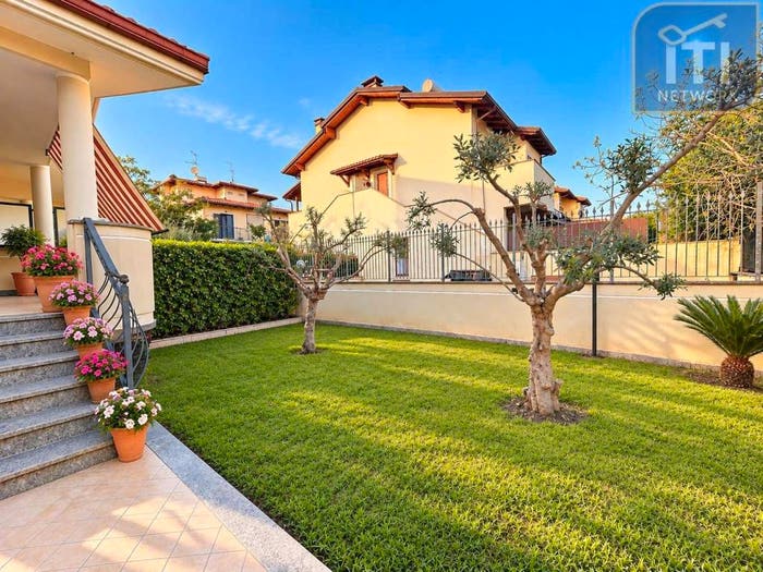 Casa con 5 locali in vendita in Via Ollolai, Rocca Cencia, Roma