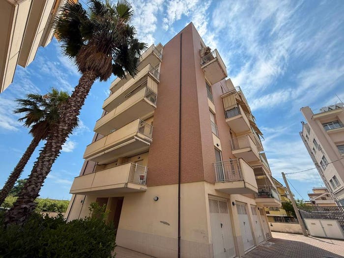 Casa quadrilocale in vendita in Via Bardet, Porto Turistico, Pescara