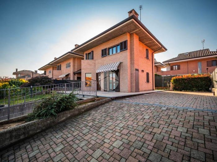 Casa con 6 locali in vendita in Via Dottor Natale Andreis, Centro, Volvera