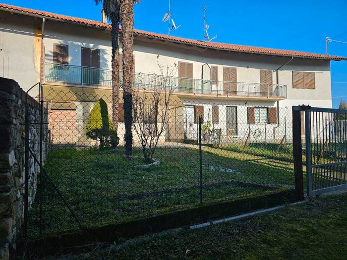 Appartamento con 5 locali in vendita in Via Papa Giovanni XXIII, Piazzo, Lauriano