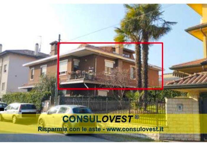Appartamento quadrilocale in vendita in Via Paolo Thaon de Revel, Centro, Parabiago