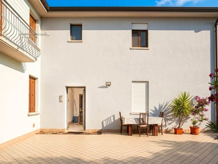 Appartamento quadrilocale in vendita in Borgo Quaresima, Malavicina, Roverbella