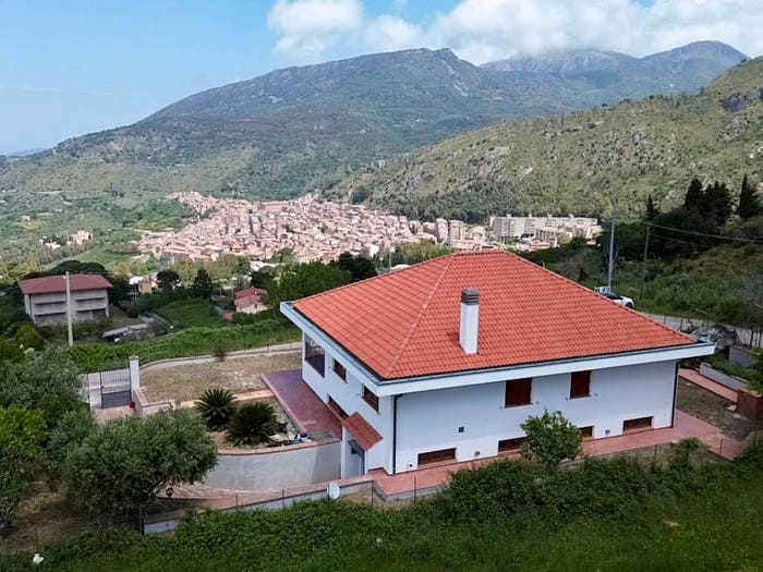 Casa con 6 locali in vendita in Contrada Croce, Collesano