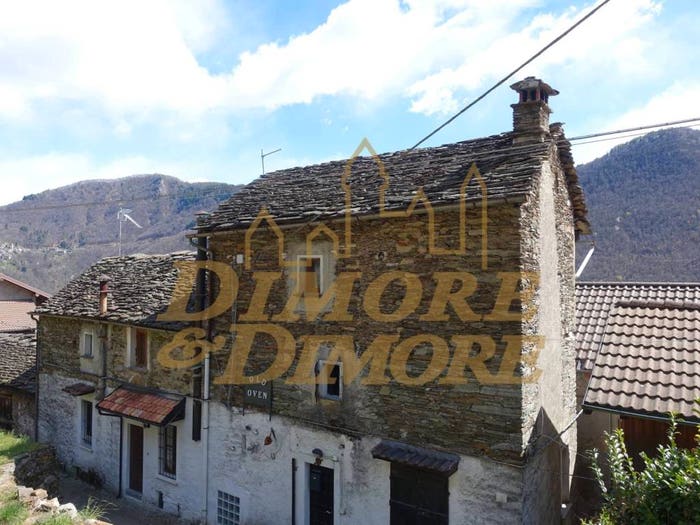 Casa con 6 locali in vendita in magenta, Caprezzo