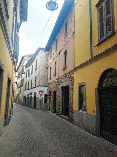 Appartamento bilocale in vendita in Via Vittorio Emanuele, Caprino, Caprino Bergamasco