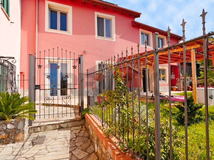 Casa con 6 locali in vendita in Salita Inferiore Gambonia, Struppa, Genova