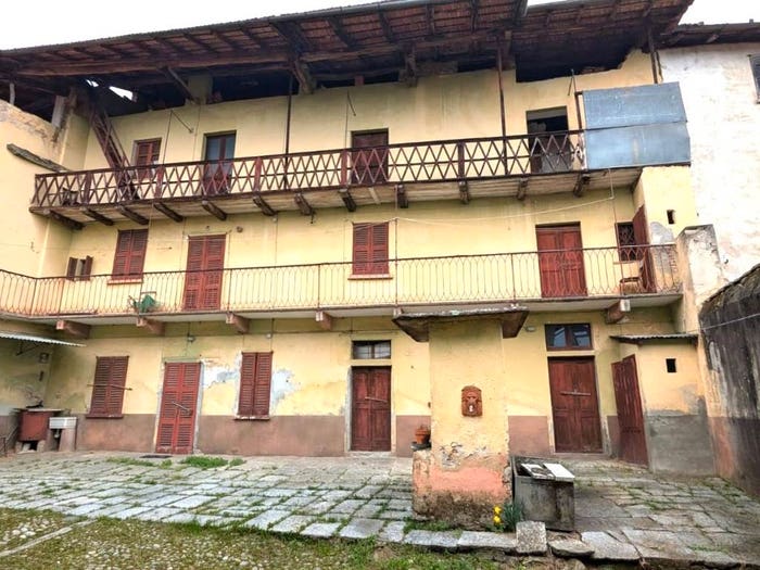 Casa con 6 locali in vendita in Centro, Invorio
