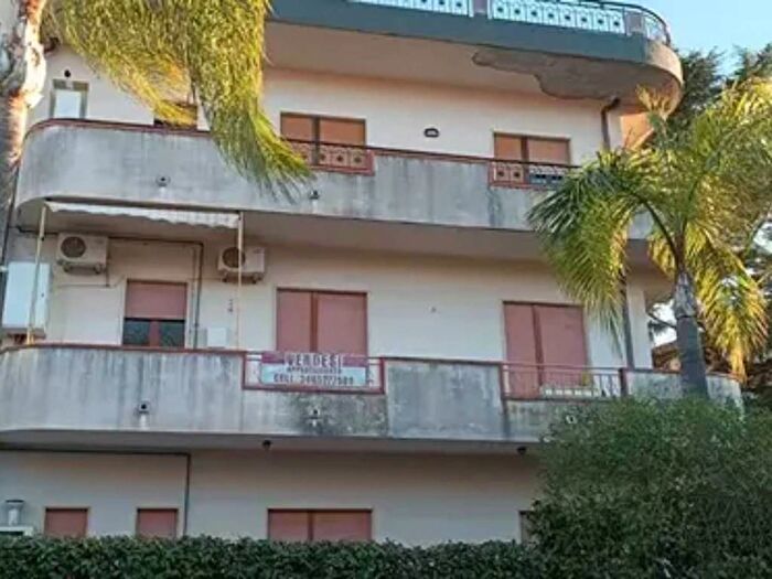 Appartamento con 5 locali in vendita in Viale degli Ulivi, Caulonia