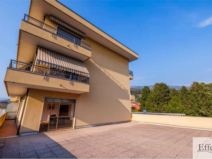Appartamento con 6 locali in vendita in Guglielmo Marconi, Centro, Gavirate